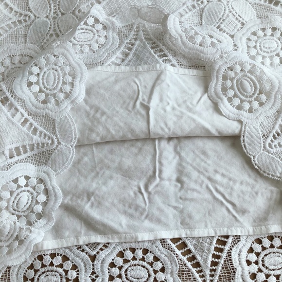 Cute Lace fabric skirt from Abercrombie & Fitch - Picture 4 of 7